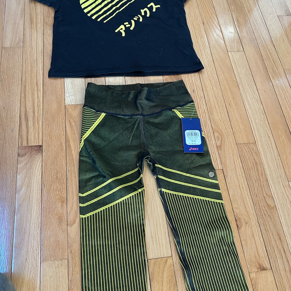 NWT ASICS seamless Black and Yellow leggings with crop top